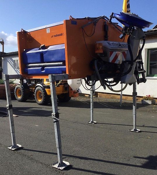 Winterdienstgeräte: Schmidt STRATOS F 17K (13) mit Behälter aus Edelstahl gebraucht Schmidt STRATOS F 17K (13) mit Behälter aus Edelstahl