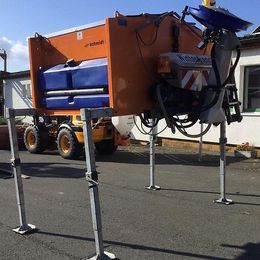 Winterdienstgeräte: Schmidt STRATOS F 17K (13) mit Behälter aus Edelstahl gebraucht Schmidt STRATOS F 17K (13) mit Behälter aus Edelstahl