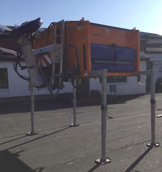 Winterdienstgeräte: Schmidt STRATOS F 17K (13) mit Behälter aus Edelstahl gebraucht Schmidt STRATOS F 17K (13) mit Behälter aus Edelstahl