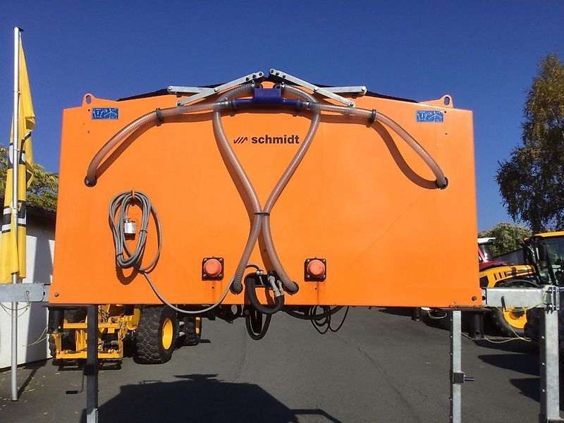 Winterdienstgeräte: Schmidt STRATOS F 17K (13) mit Behälter aus Edelstahl gebraucht Schmidt STRATOS F 17K (13) mit Behälter aus Edelstahl