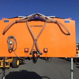 Winterdienstgeräte: Schmidt STRATOS F 17K (13) mit Behälter aus Edelstahl gebraucht Schmidt STRATOS F 17K (13) mit Behälter aus Edelstahl